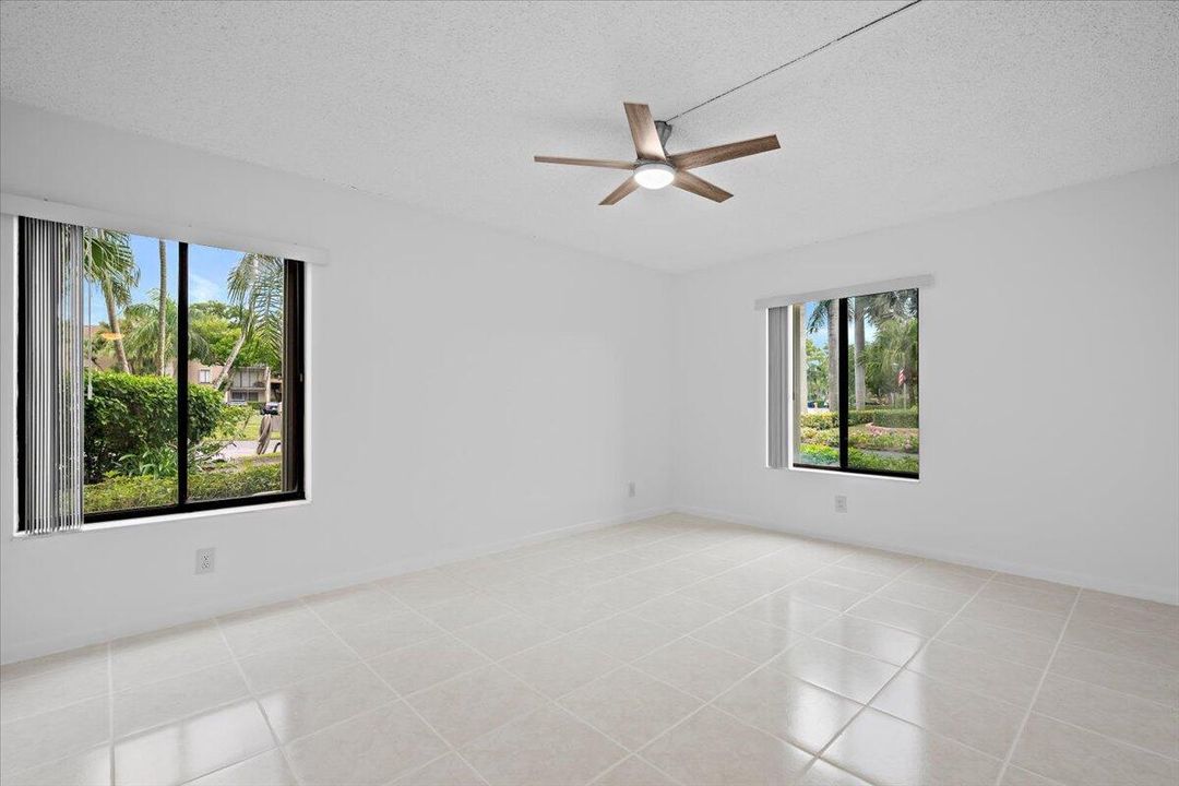 待售: $239,900 (2 贝兹, 2 浴室, 1068 平方英尺)