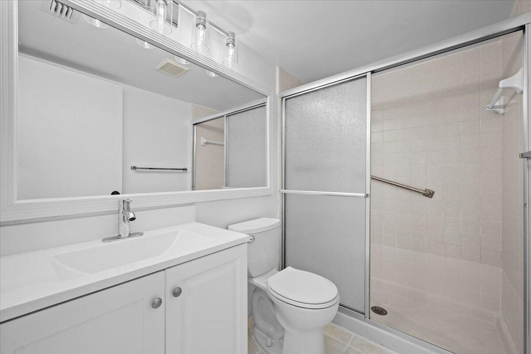 待售: $239,900 (2 贝兹, 2 浴室, 1068 平方英尺)