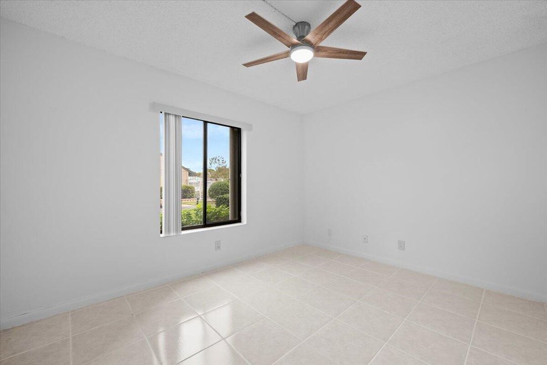 待售: $239,900 (2 贝兹, 2 浴室, 1068 平方英尺)