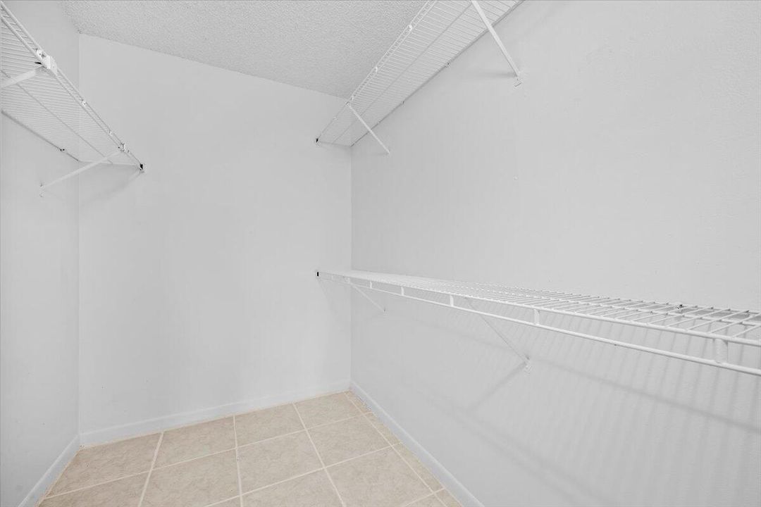 待售: $239,900 (2 贝兹, 2 浴室, 1068 平方英尺)