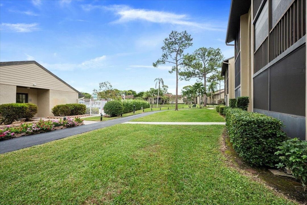 待售: $239,900 (2 贝兹, 2 浴室, 1068 平方英尺)