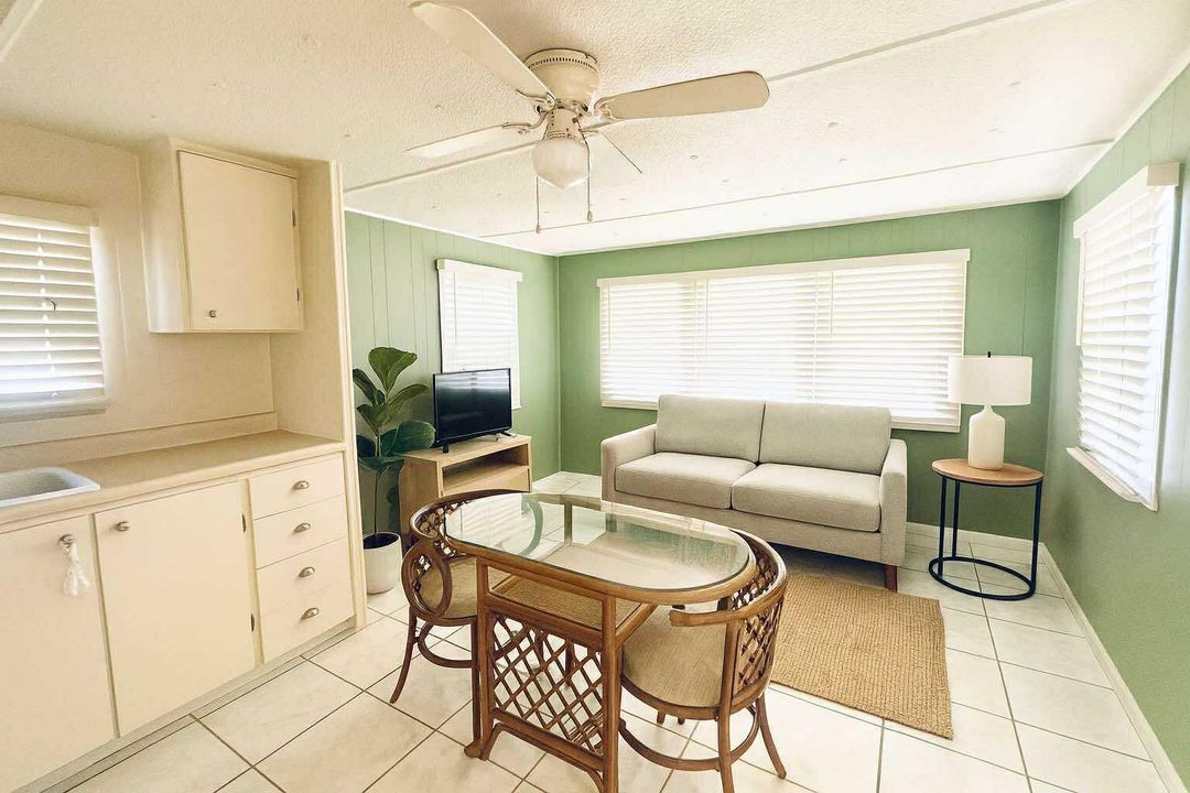 На продажу: $79,800 (1 спален, 1 ванн, 384 Квадратных фут)