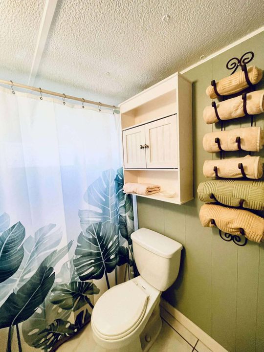 На продажу: $79,800 (1 спален, 1 ванн, 384 Квадратных фут)