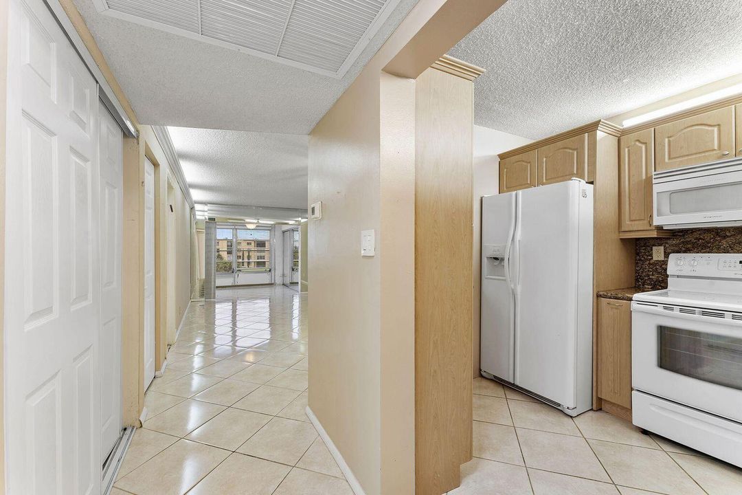 待售: $159,000 (1 贝兹, 1 浴室, 741 平方英尺)