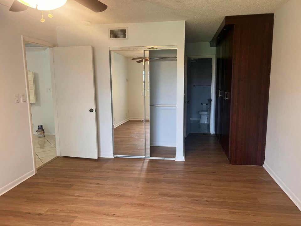 待售: $159,000 (1 贝兹, 1 浴室, 741 平方英尺)