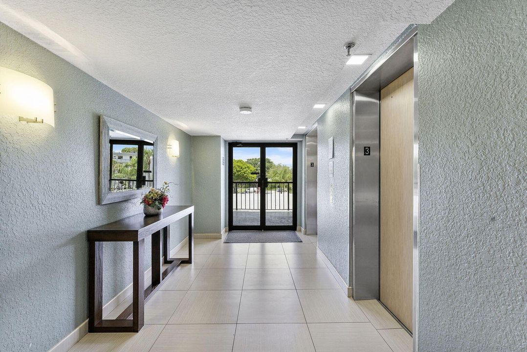 待售: $159,000 (1 贝兹, 1 浴室, 741 平方英尺)