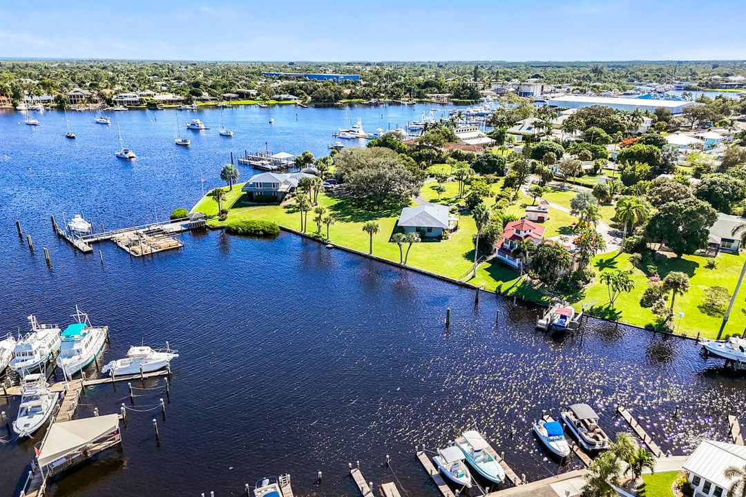 For Sale: $169,000 (2 beds, 1 baths, 862 Square Feet)