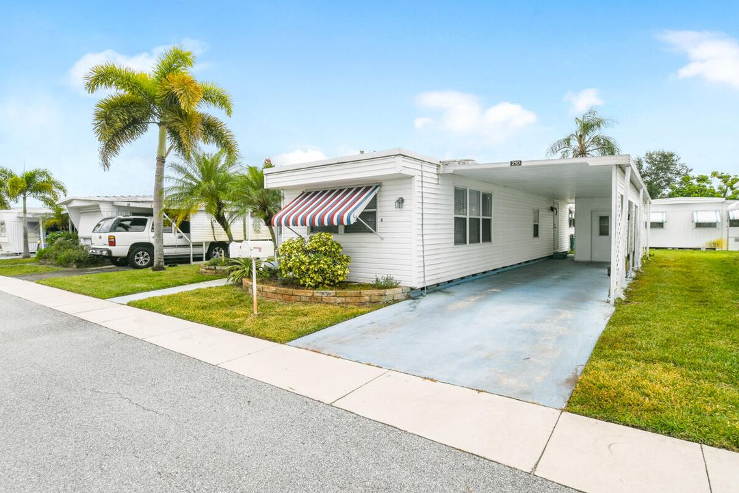 For Sale: $169,000 (2 beds, 1 baths, 862 Square Feet)