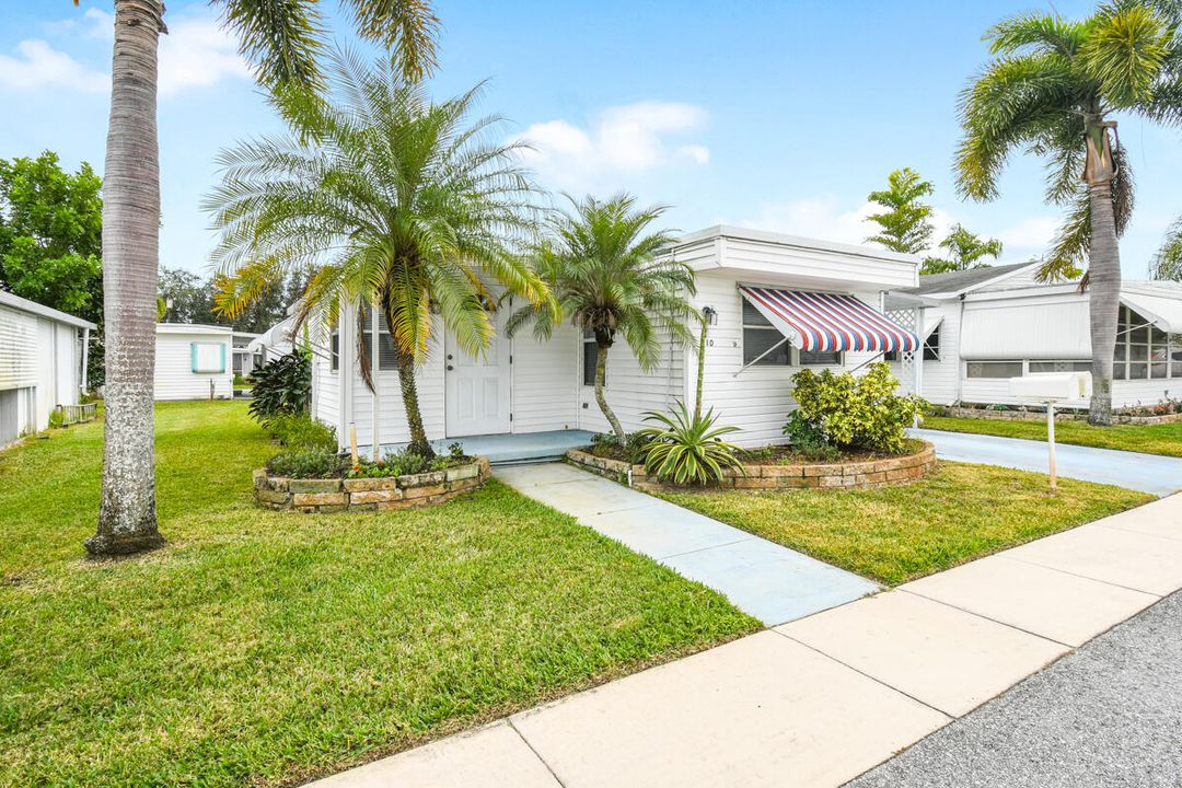 For Sale: $169,000 (2 beds, 1 baths, 862 Square Feet)