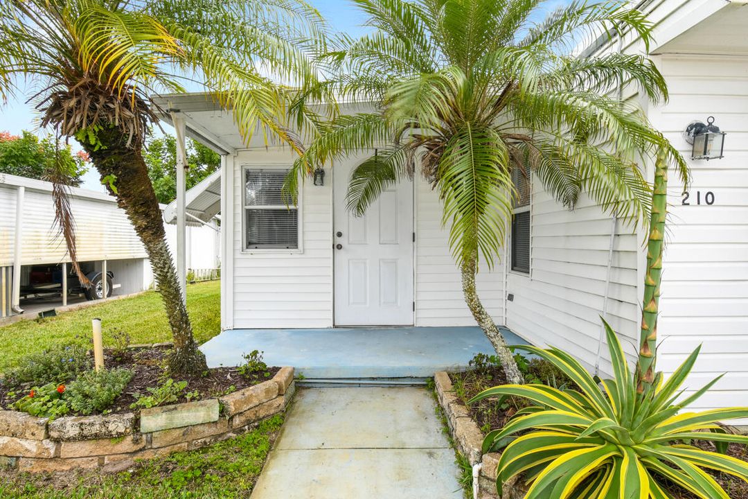 For Sale: $169,000 (2 beds, 1 baths, 862 Square Feet)