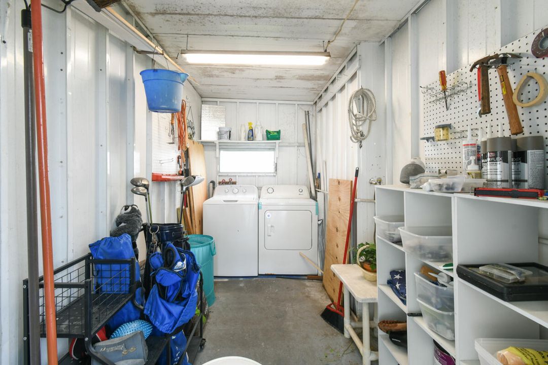 For Sale: $169,000 (2 beds, 1 baths, 862 Square Feet)