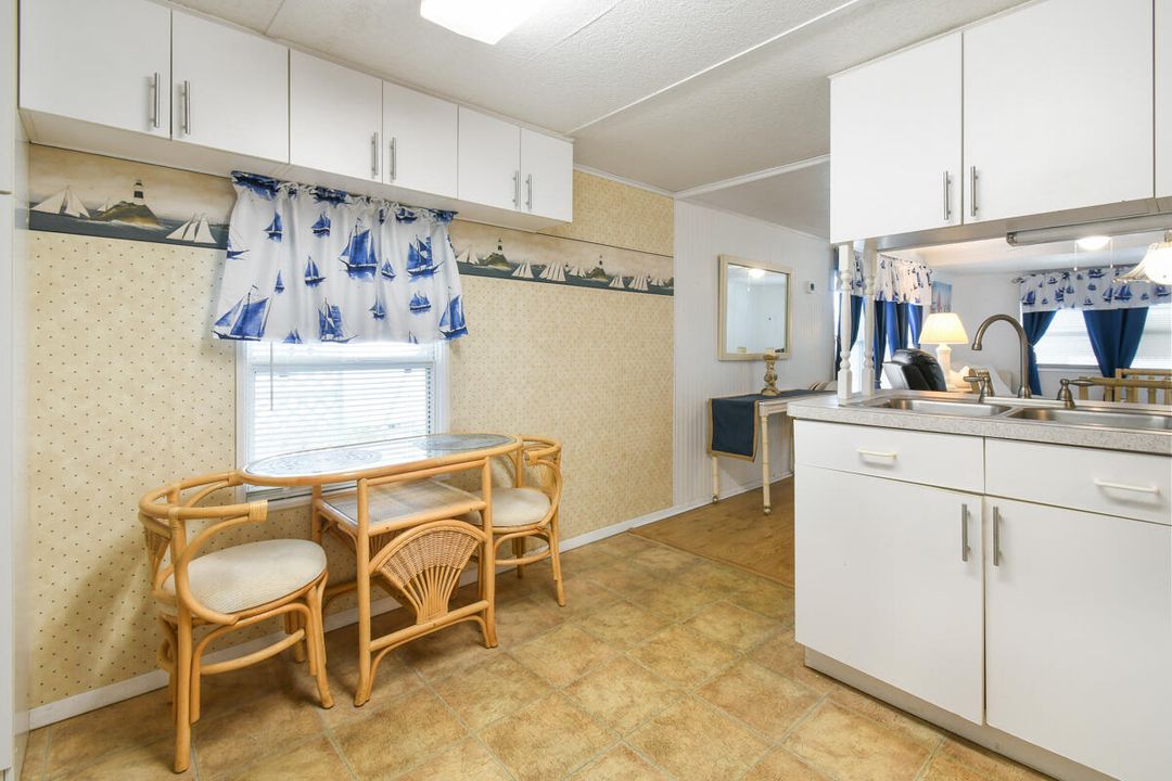 For Sale: $169,000 (2 beds, 1 baths, 862 Square Feet)