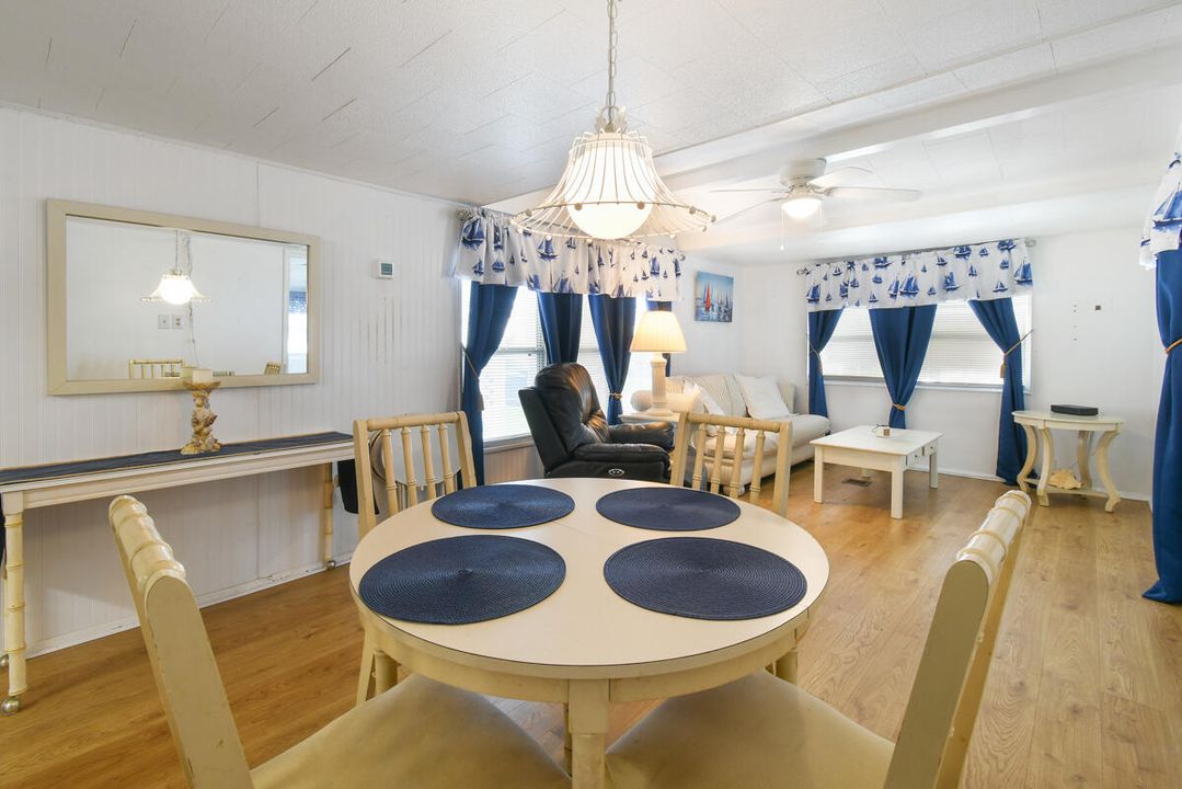 For Sale: $169,000 (2 beds, 1 baths, 862 Square Feet)