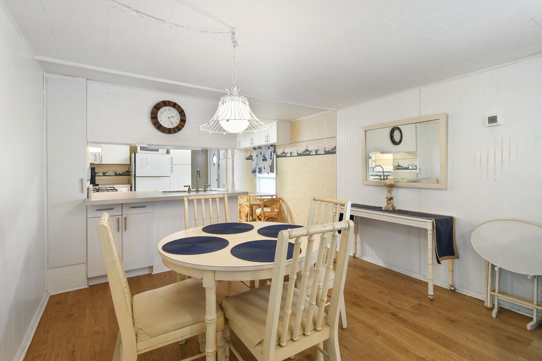 For Sale: $169,000 (2 beds, 1 baths, 862 Square Feet)