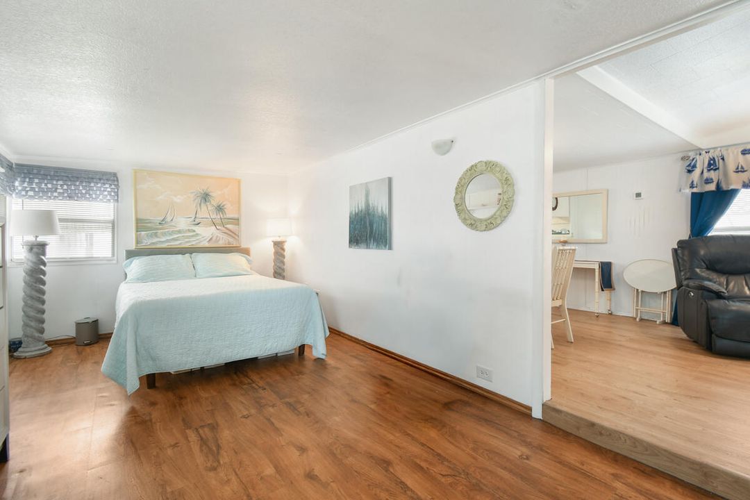 For Sale: $169,000 (2 beds, 1 baths, 862 Square Feet)