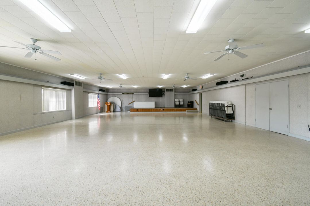 For Sale: $169,000 (2 beds, 1 baths, 862 Square Feet)