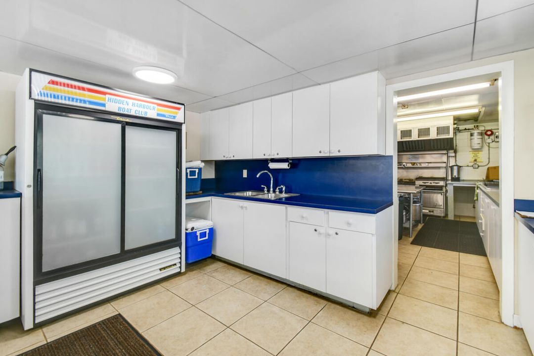 For Sale: $169,000 (2 beds, 1 baths, 862 Square Feet)