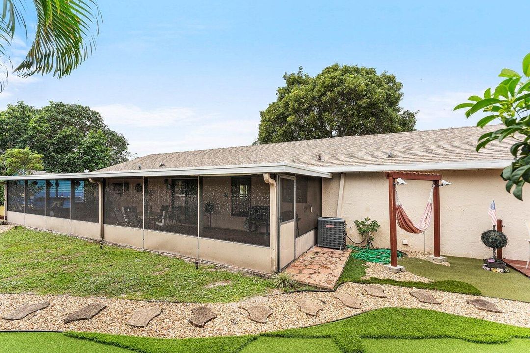 合同活跃: $485,000 (3 贝兹, 2 浴室, 1328 平方英尺)