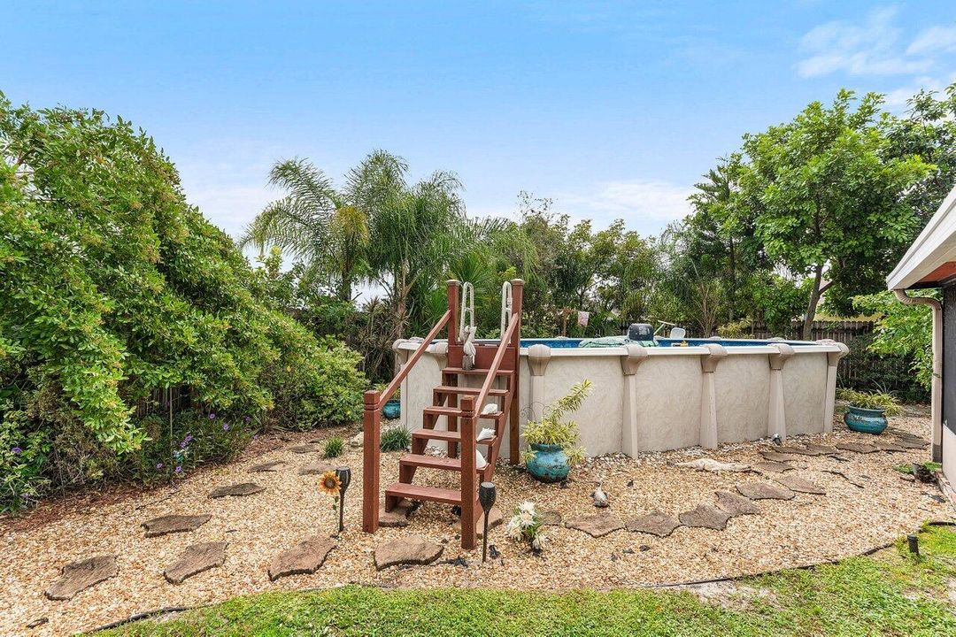 合同活跃: $485,000 (3 贝兹, 2 浴室, 1328 平方英尺)