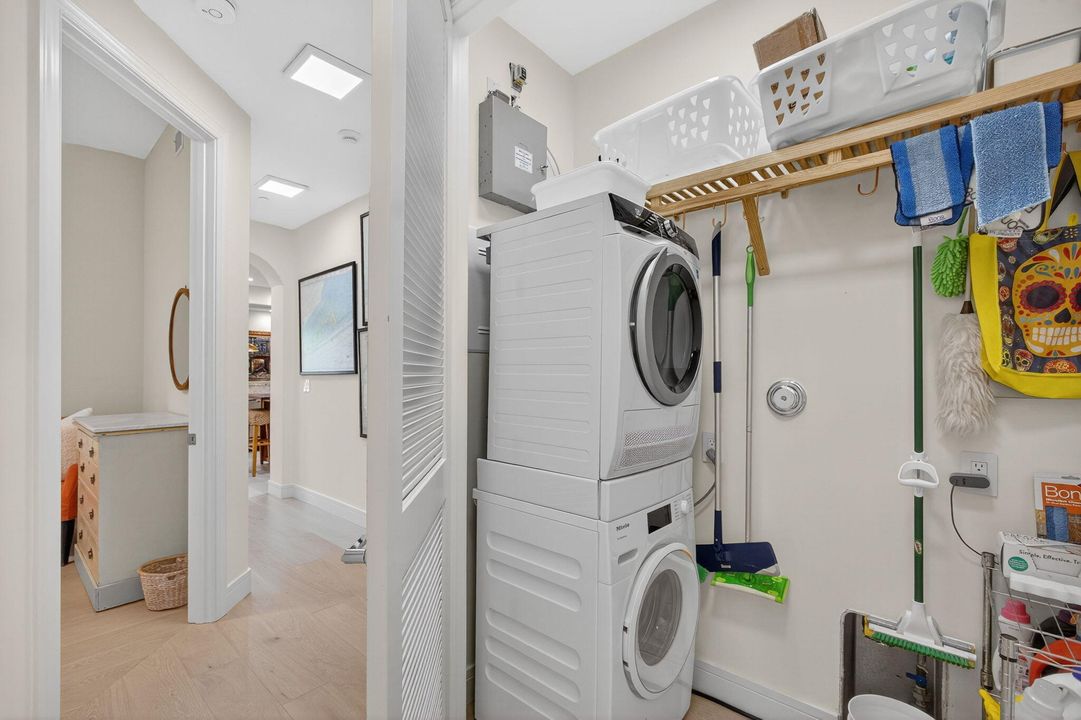 待售: $2,595,000 (3 贝兹, 2 浴室, 1920 平方英尺)