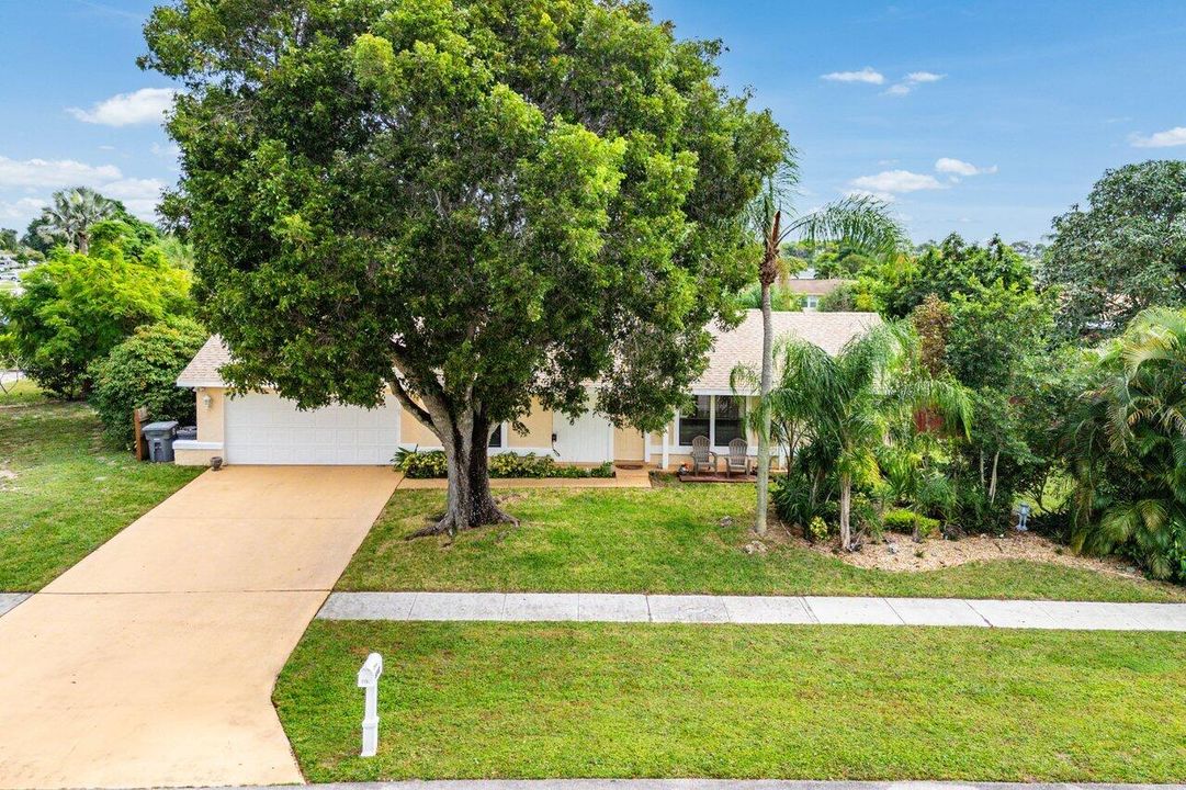 合同活跃: $485,000 (3 贝兹, 2 浴室, 1328 平方英尺)