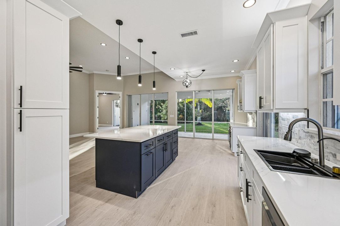 For Sale: $710,000 (3 beds, 2 baths, 1988 Square Feet)