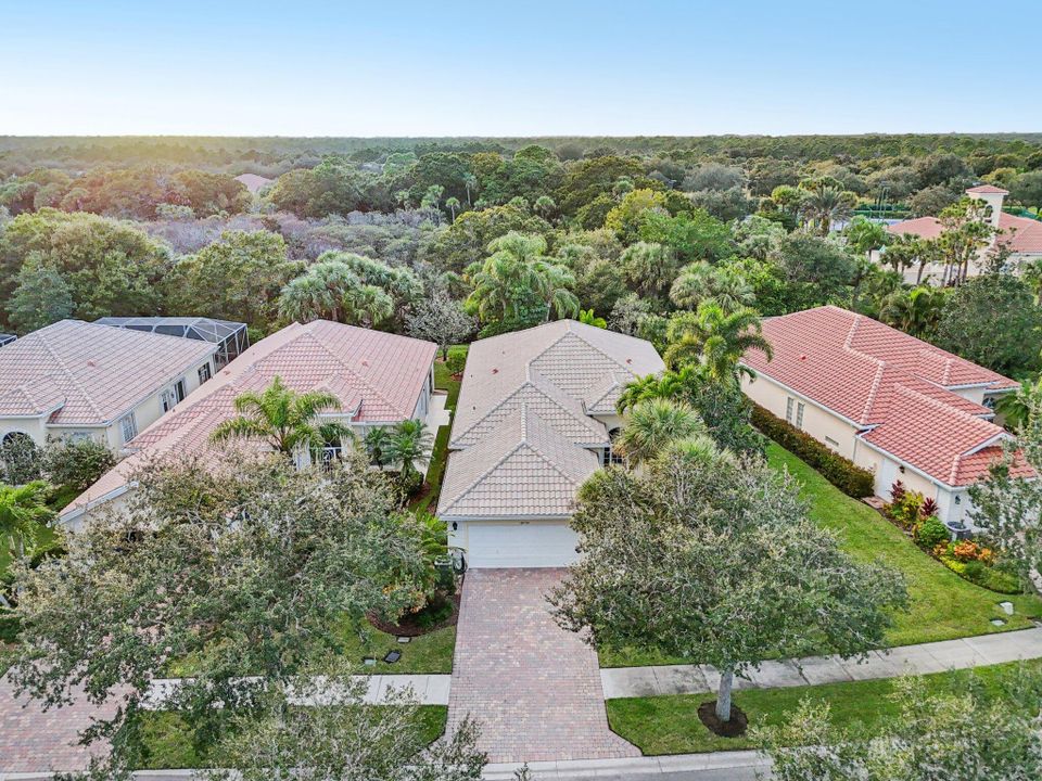 For Sale: $710,000 (3 beds, 2 baths, 1988 Square Feet)