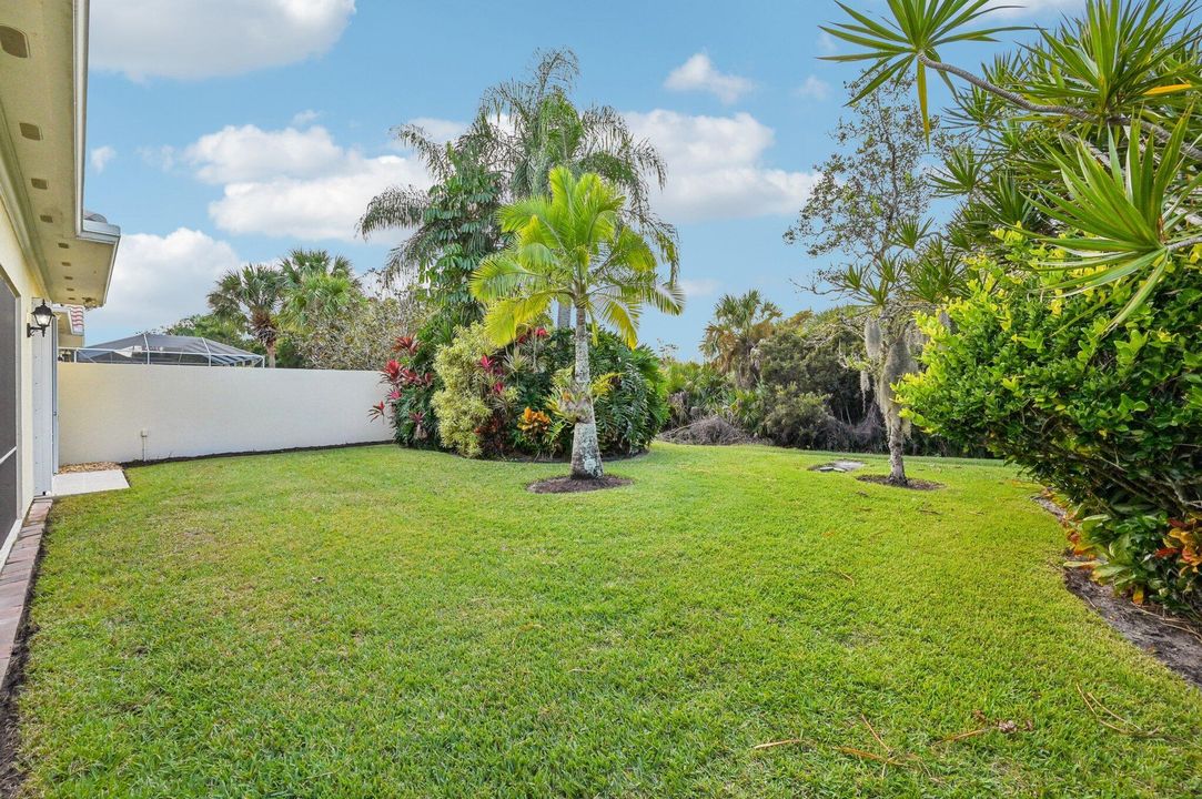 For Sale: $710,000 (3 beds, 2 baths, 1988 Square Feet)