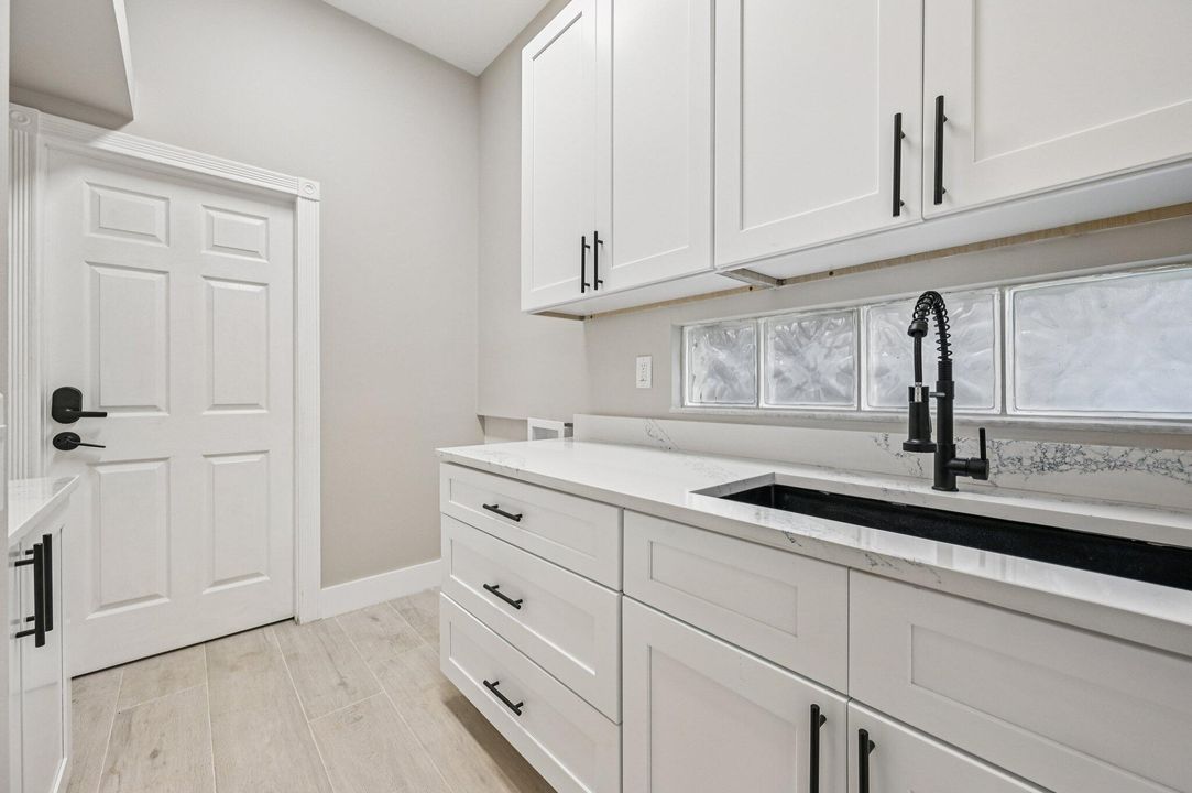 For Sale: $710,000 (3 beds, 2 baths, 1988 Square Feet)