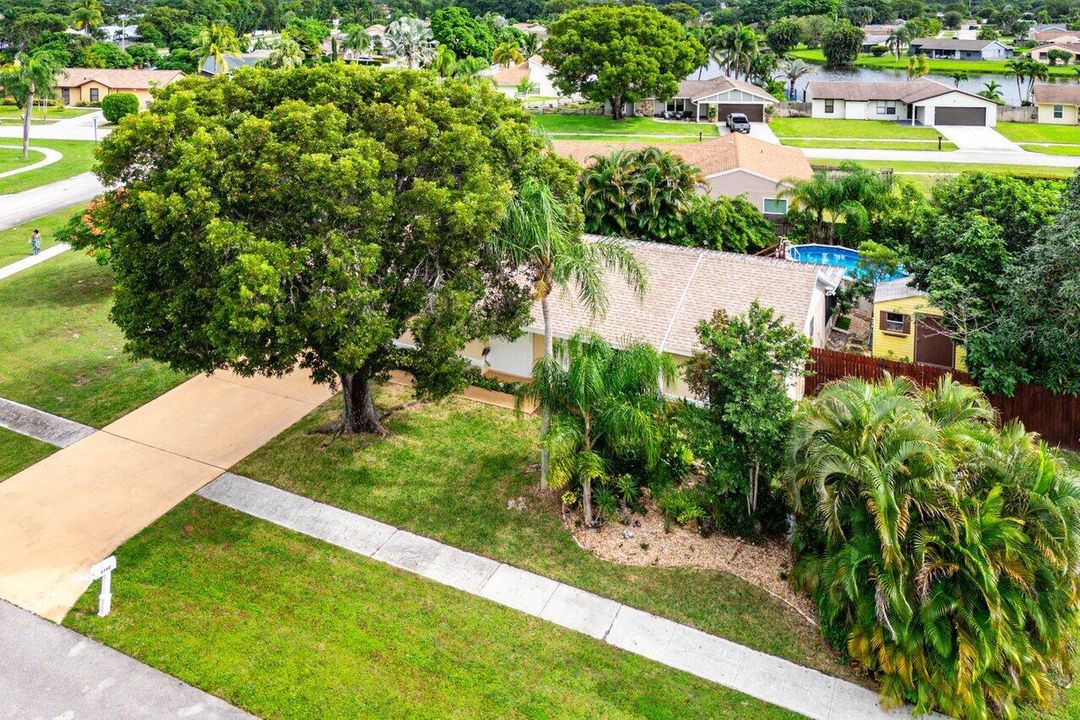 合同活跃: $485,000 (3 贝兹, 2 浴室, 1328 平方英尺)