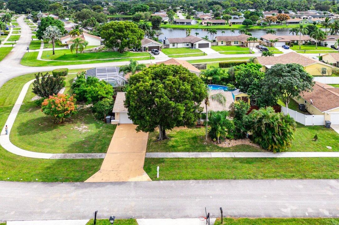 合同活跃: $485,000 (3 贝兹, 2 浴室, 1328 平方英尺)