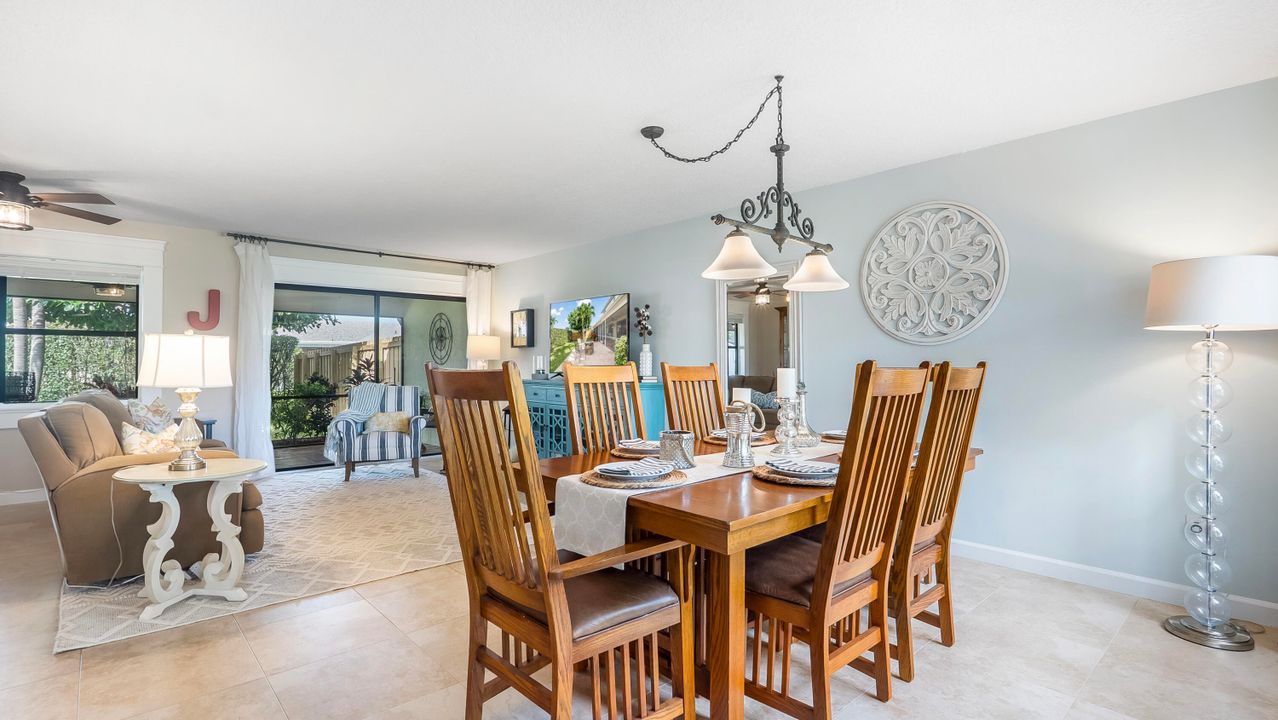 Под контрактом: $735,000 (4 спален, 2 ванн, 2264 Квадратных фут)