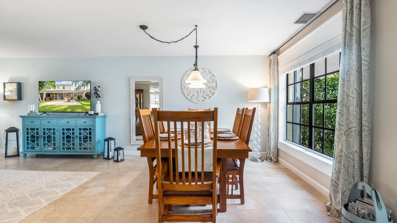 Под контрактом: $735,000 (4 спален, 2 ванн, 2264 Квадратных фут)