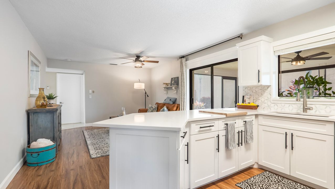 Под контрактом: $735,000 (4 спален, 2 ванн, 2264 Квадратных фут)