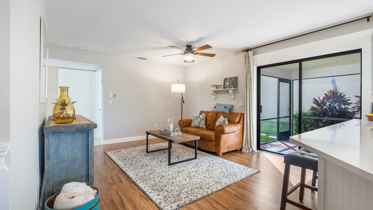 Под контрактом: $735,000 (4 спален, 2 ванн, 2264 Квадратных фут)