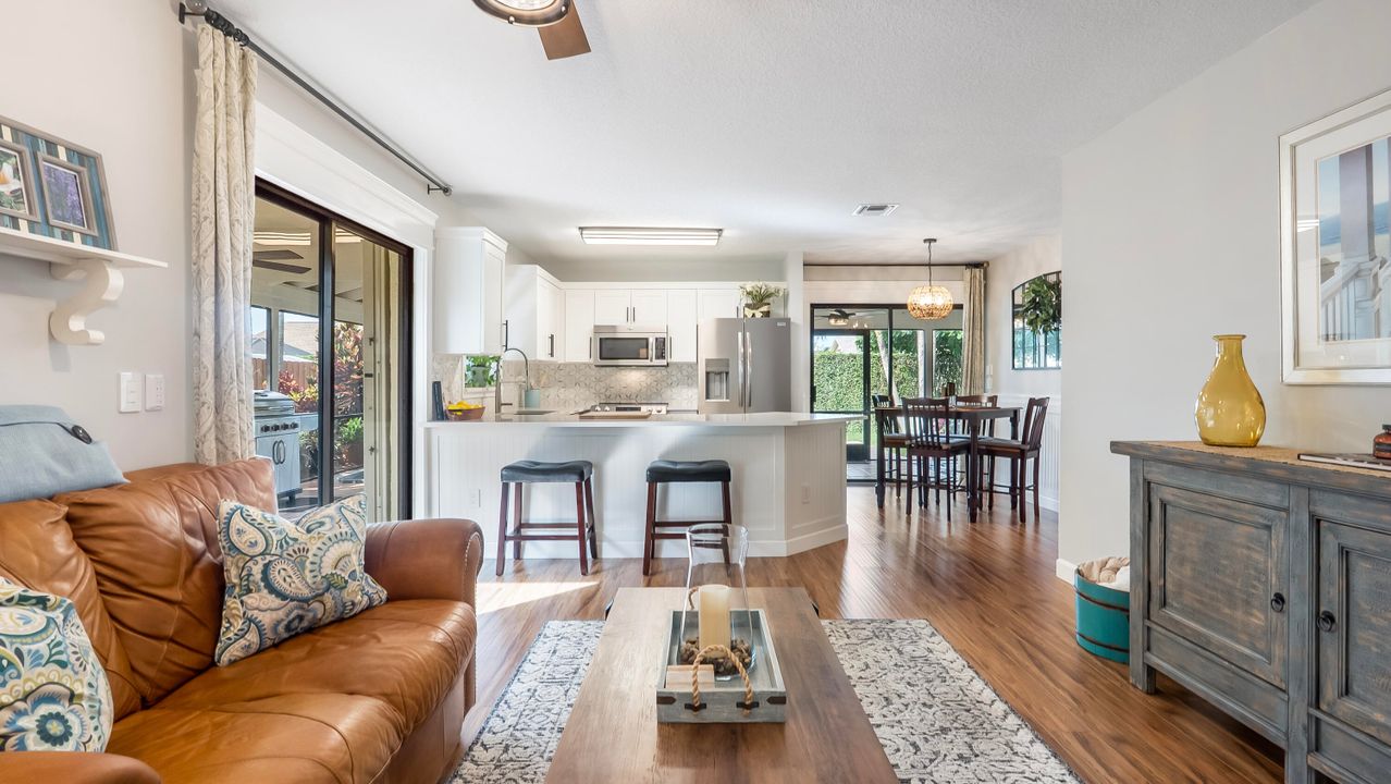 Под контрактом: $735,000 (4 спален, 2 ванн, 2264 Квадратных фут)