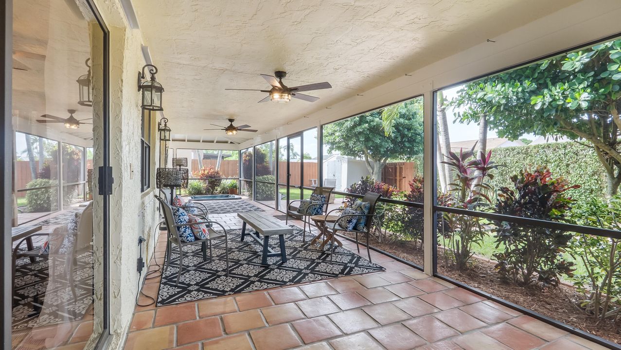 Под контрактом: $735,000 (4 спален, 2 ванн, 2264 Квадратных фут)