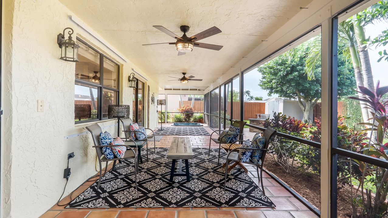 Под контрактом: $735,000 (4 спален, 2 ванн, 2264 Квадратных фут)