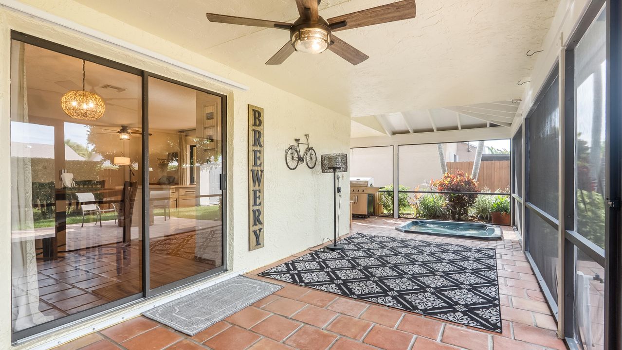 Под контрактом: $735,000 (4 спален, 2 ванн, 2264 Квадратных фут)