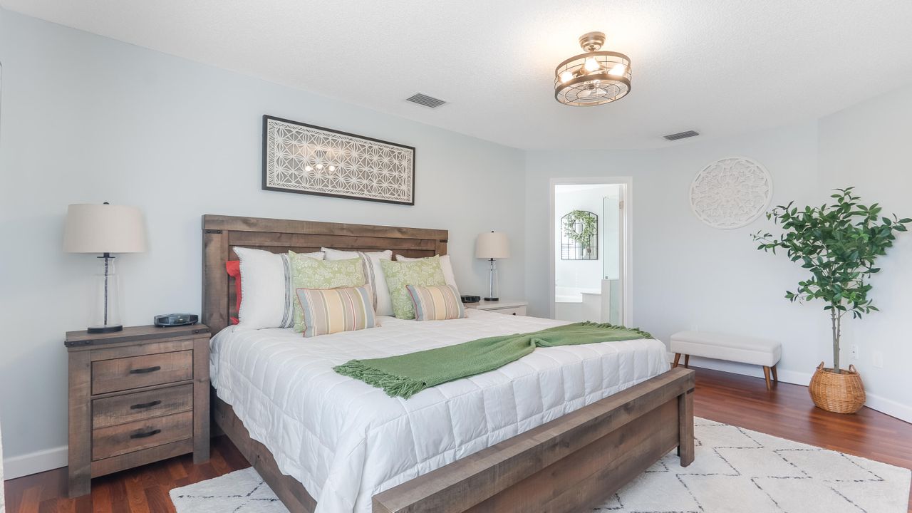 Под контрактом: $735,000 (4 спален, 2 ванн, 2264 Квадратных фут)