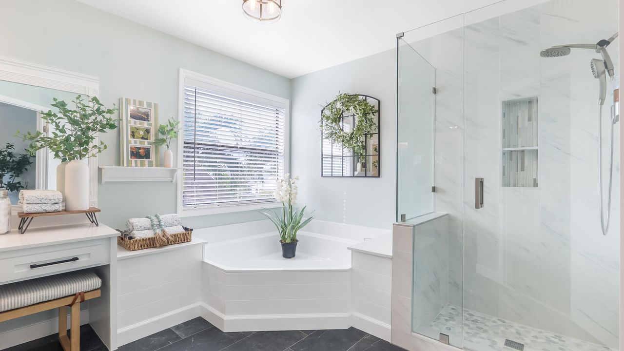 Под контрактом: $735,000 (4 спален, 2 ванн, 2264 Квадратных фут)