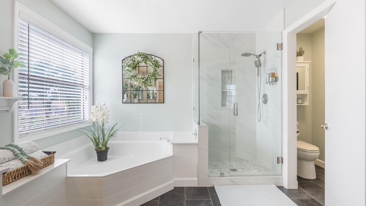 Под контрактом: $735,000 (4 спален, 2 ванн, 2264 Квадратных фут)