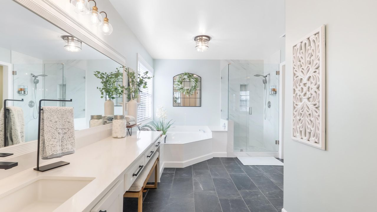 Под контрактом: $735,000 (4 спален, 2 ванн, 2264 Квадратных фут)