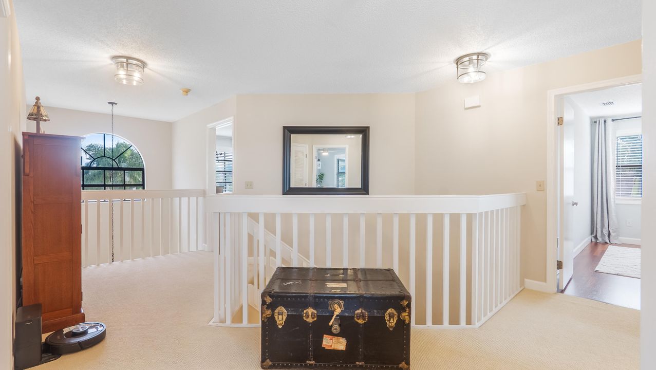 Под контрактом: $735,000 (4 спален, 2 ванн, 2264 Квадратных фут)