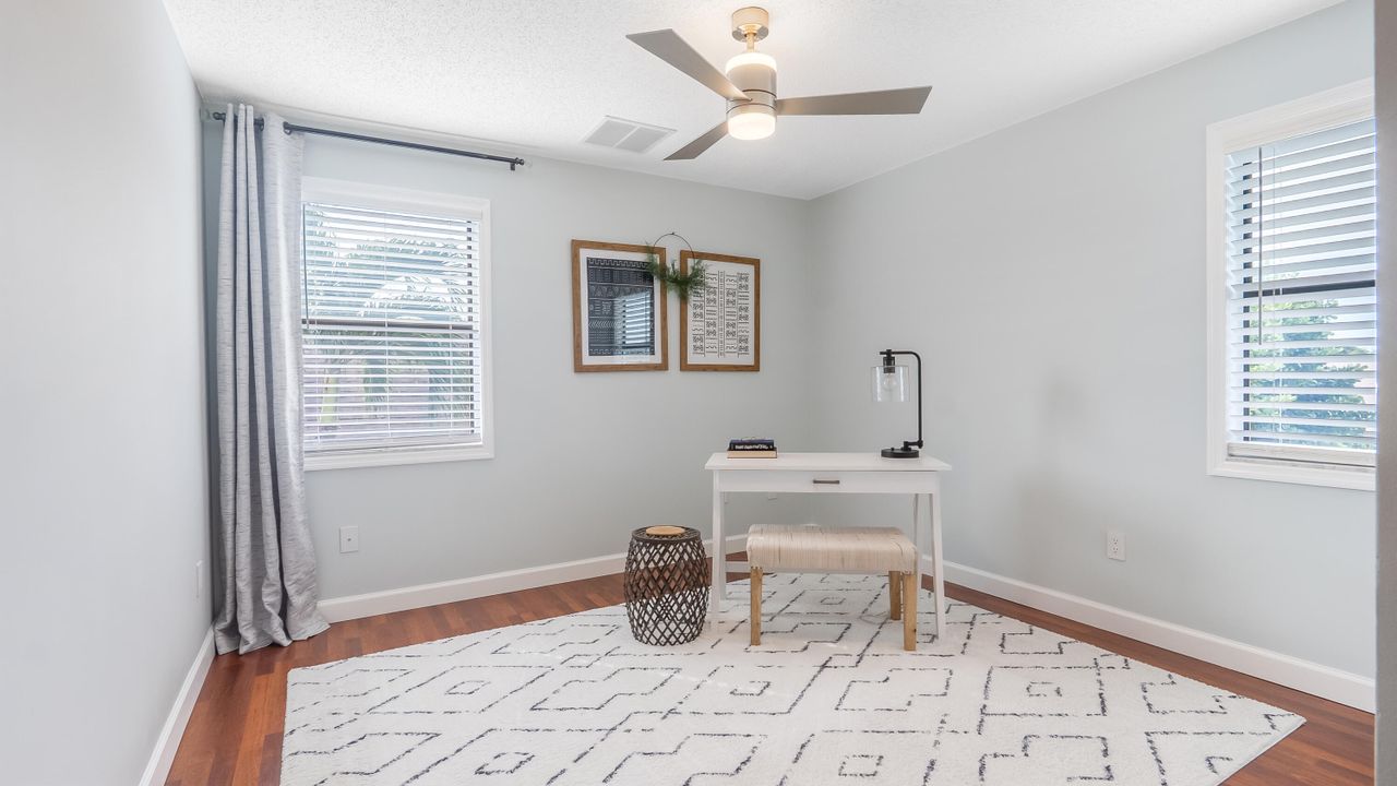 Под контрактом: $735,000 (4 спален, 2 ванн, 2264 Квадратных фут)