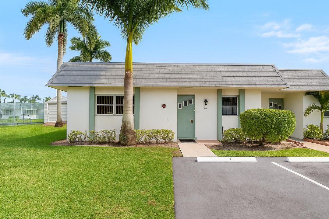 For Sale: $189,999 (2 beds, 2 baths, 1700 Square Feet)