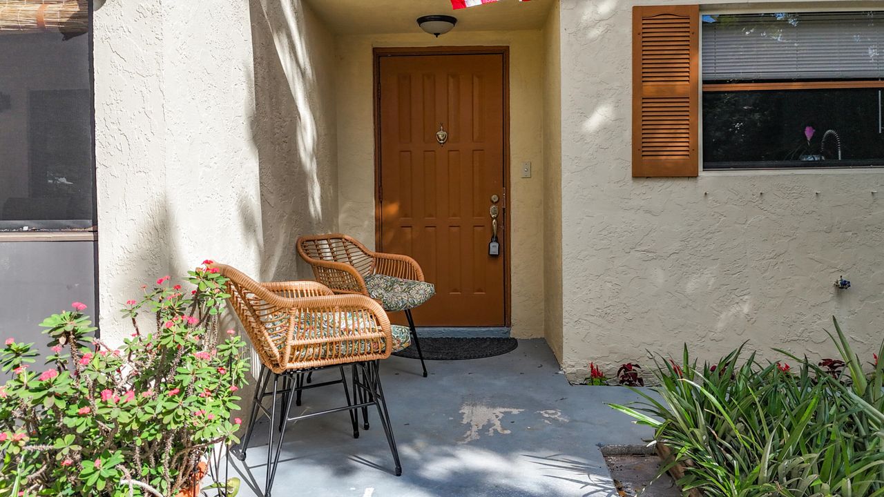 For Sale: $453,900 (2 beds, 2 baths, 1404 Square Feet)