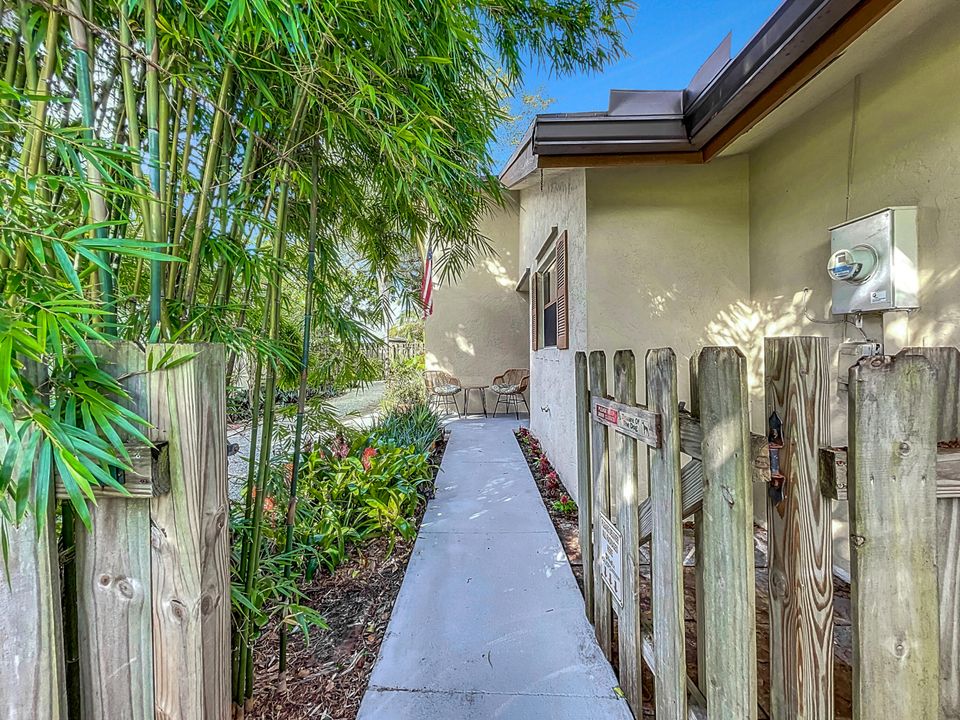 For Sale: $453,900 (2 beds, 2 baths, 1404 Square Feet)