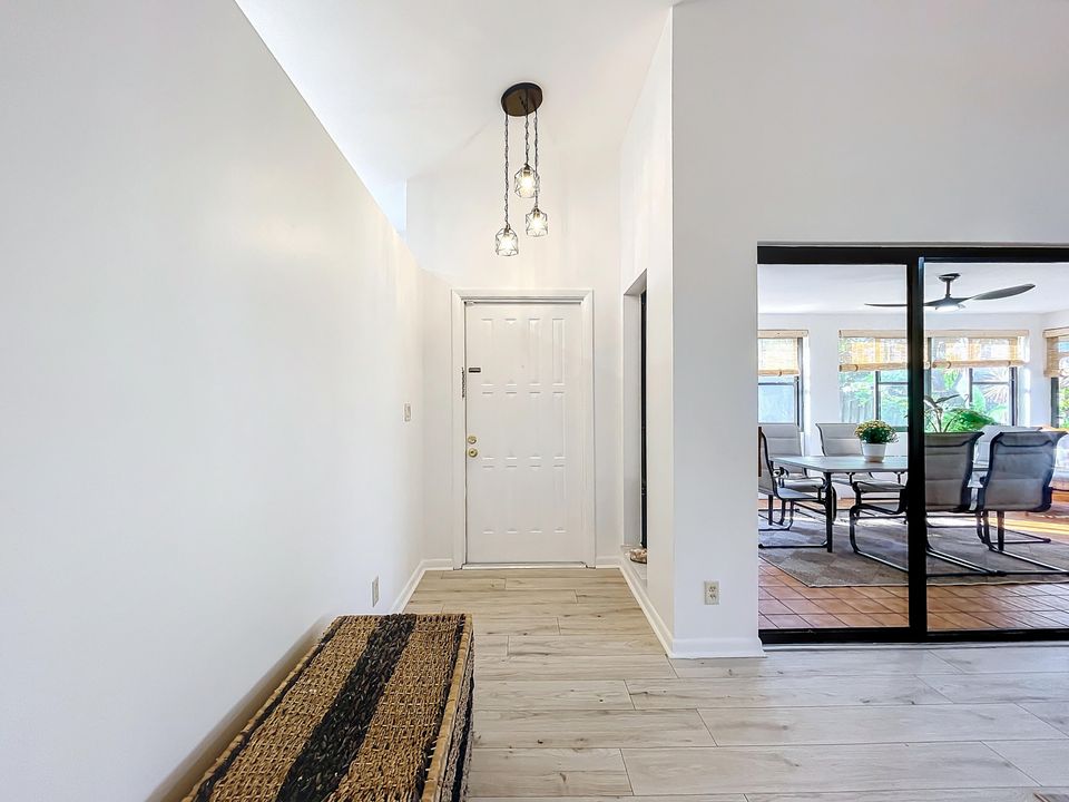 For Sale: $453,900 (2 beds, 2 baths, 1404 Square Feet)