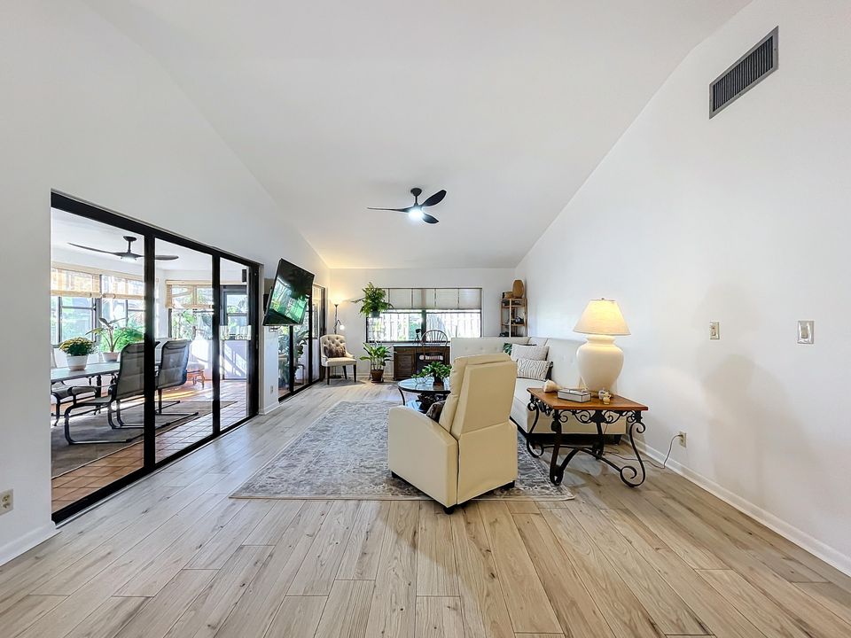 For Sale: $453,900 (2 beds, 2 baths, 1404 Square Feet)